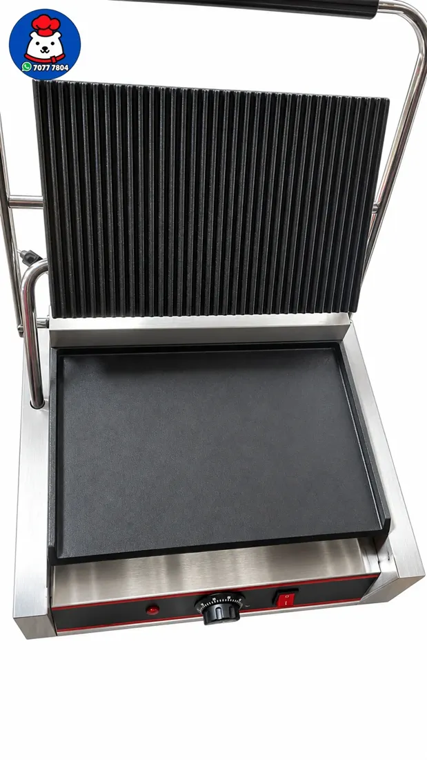 Vista 2 de Sandwichera industrial con relieve arriba - plana abajo
